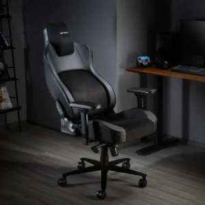 Scaun Gaming Serioux Prime, Capacitate greutate: 150 kg, Material suprafață: Piele, Material textil, Tip cotieră: Cotieră 4D, Tip mecanism: Mecanism tip broască, Tip pârghie pneumatică: 100 mm, ridicare pe gaz clasa 4, Tip bază: 350 mm, bază din aluminiu, Tip roți: 60 mm, roți din poliuretan