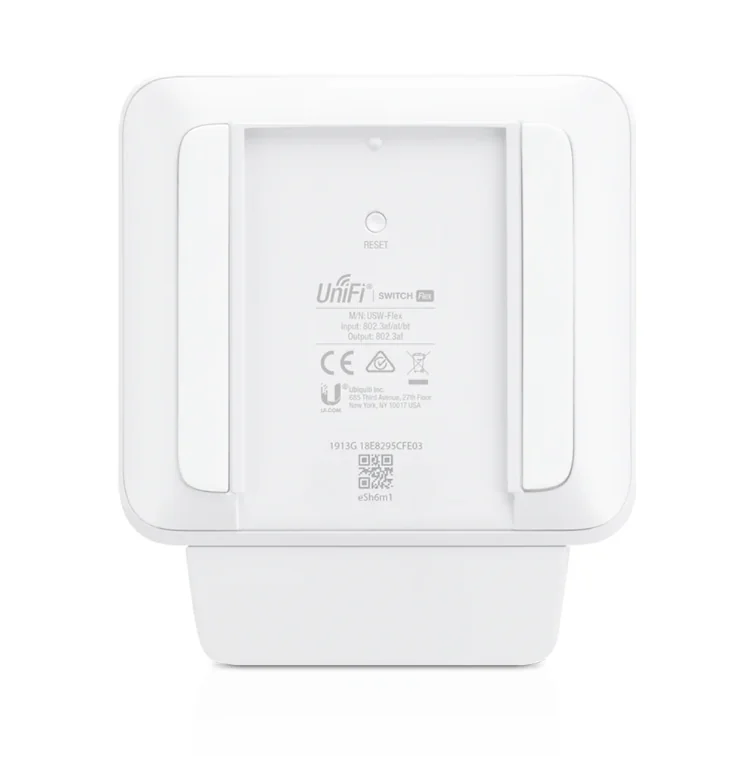 USW-FLEX-3_02 Ubiquiti UniFi Switch, USW-FLEX-3,(3-PACK) 5x 10/100/1000 Mbps RJ45 Ports,4 x 802.3at PoE, consum 5w, alocare POE/port-15.4w, PoE Out (Ports 2-5), dimensiuni: 122.5 x 107.1 x 28.0 mm, greutate: 230g.