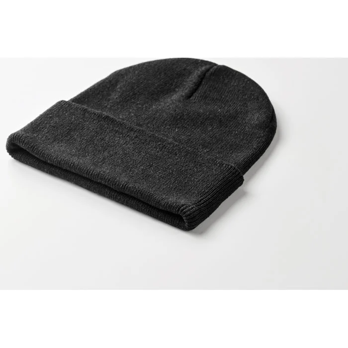 Căciulă unisex tricotată din poliester moale elastic (64%) și acrilic (36%) Beanix