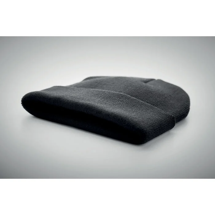 Căciulă unisex, tricotată din poliester RPET, extensibil și moale, cu manșetă Polo RPET